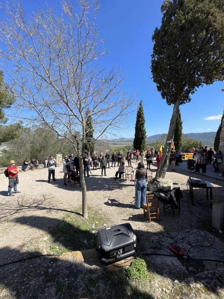 Desenes de persones participen en els actes commemoratius del Tractat i en el I Aplec d'Almisrà